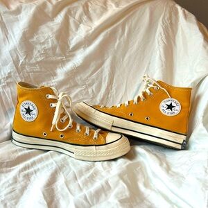 7 M / 9 W Yellow Chuck Taylor All Stars Converse